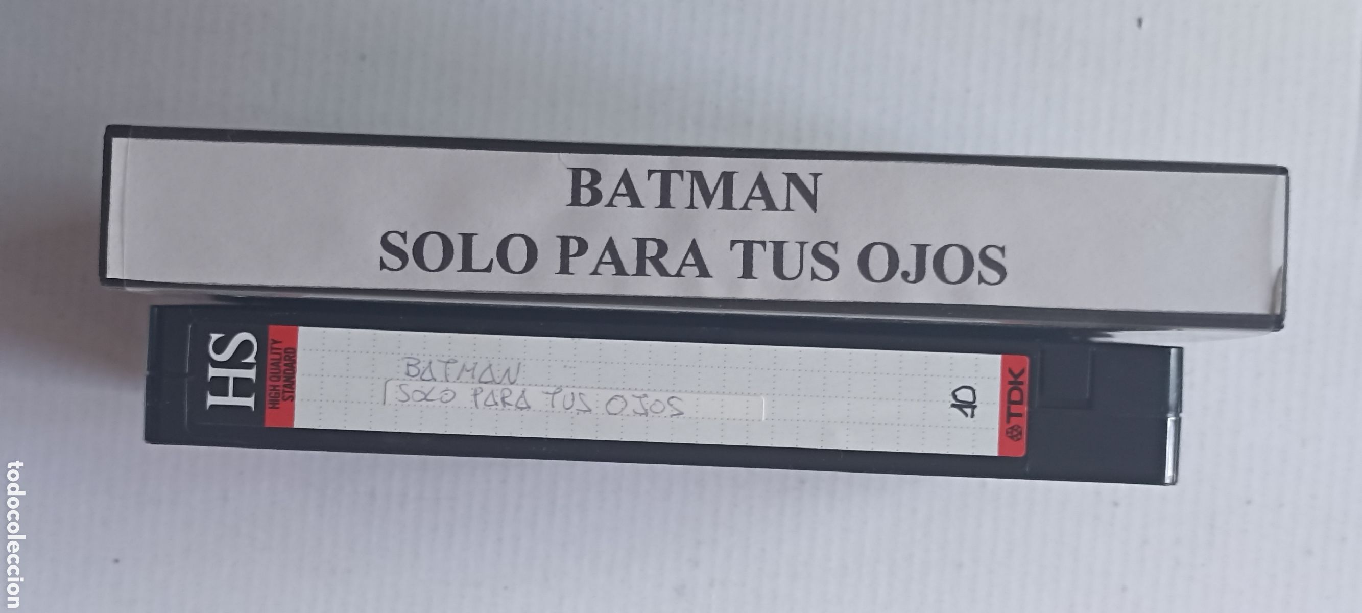 Cine: VHS Grabado en caja r&iacute;gida con las pel&iacute;culas Batman y S&oacute;lo para tus ojos
