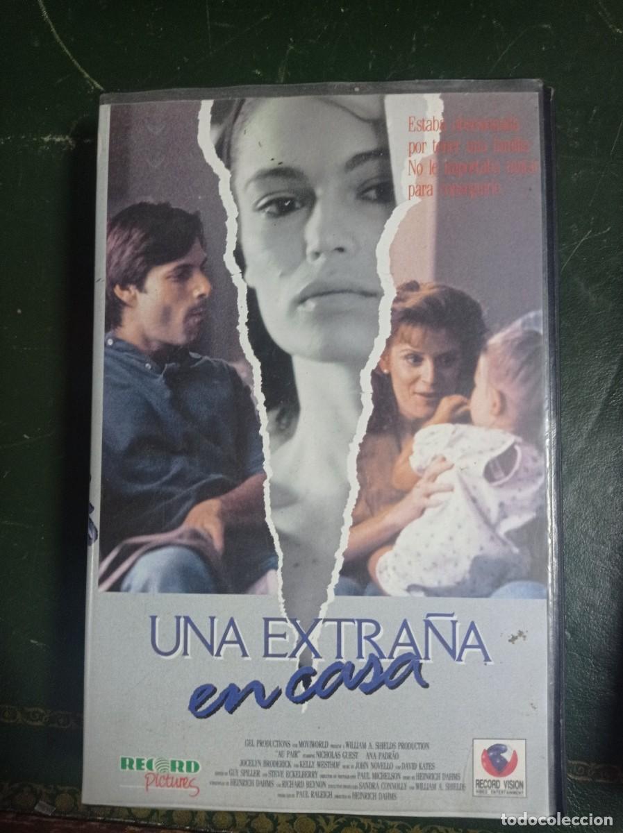Cin&eacute;ma: UNA EXTRA&Ntilde;A - en casa Cinta VHS. Original no copia