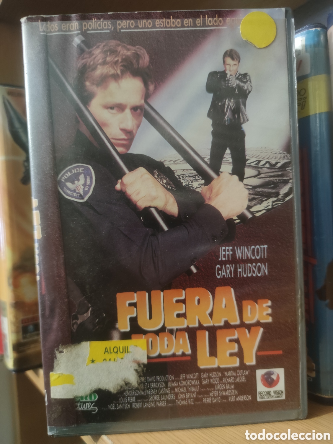 Cine: FUERA DE LA LEY (VHS) - Foto 1
