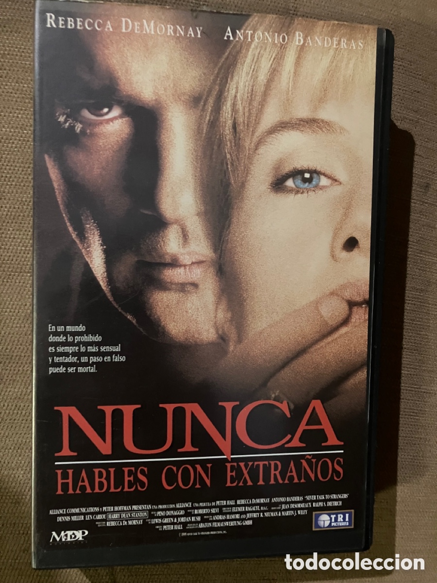 Cinema: VHS NUNCA HABLES CON EXTRA&Ntilde;OS