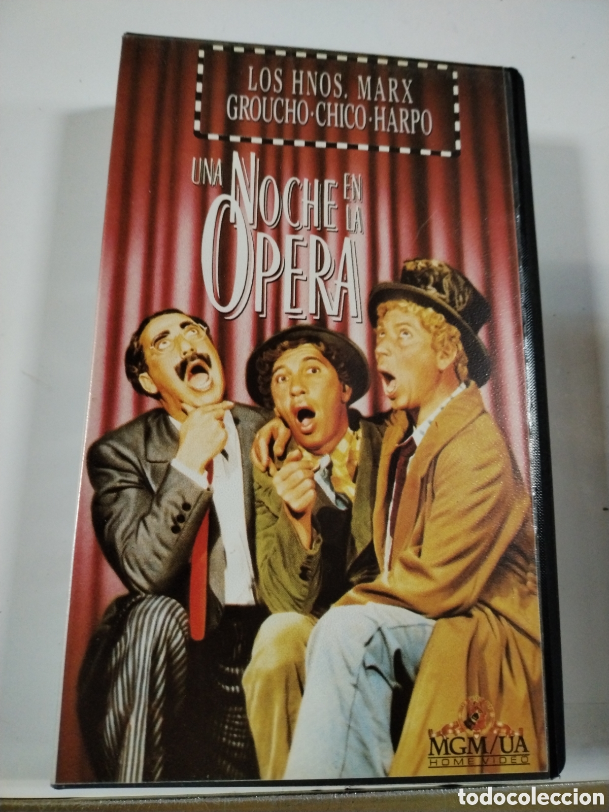 Cine: Una noche en la &oacute;pera. VHS - Foto 1