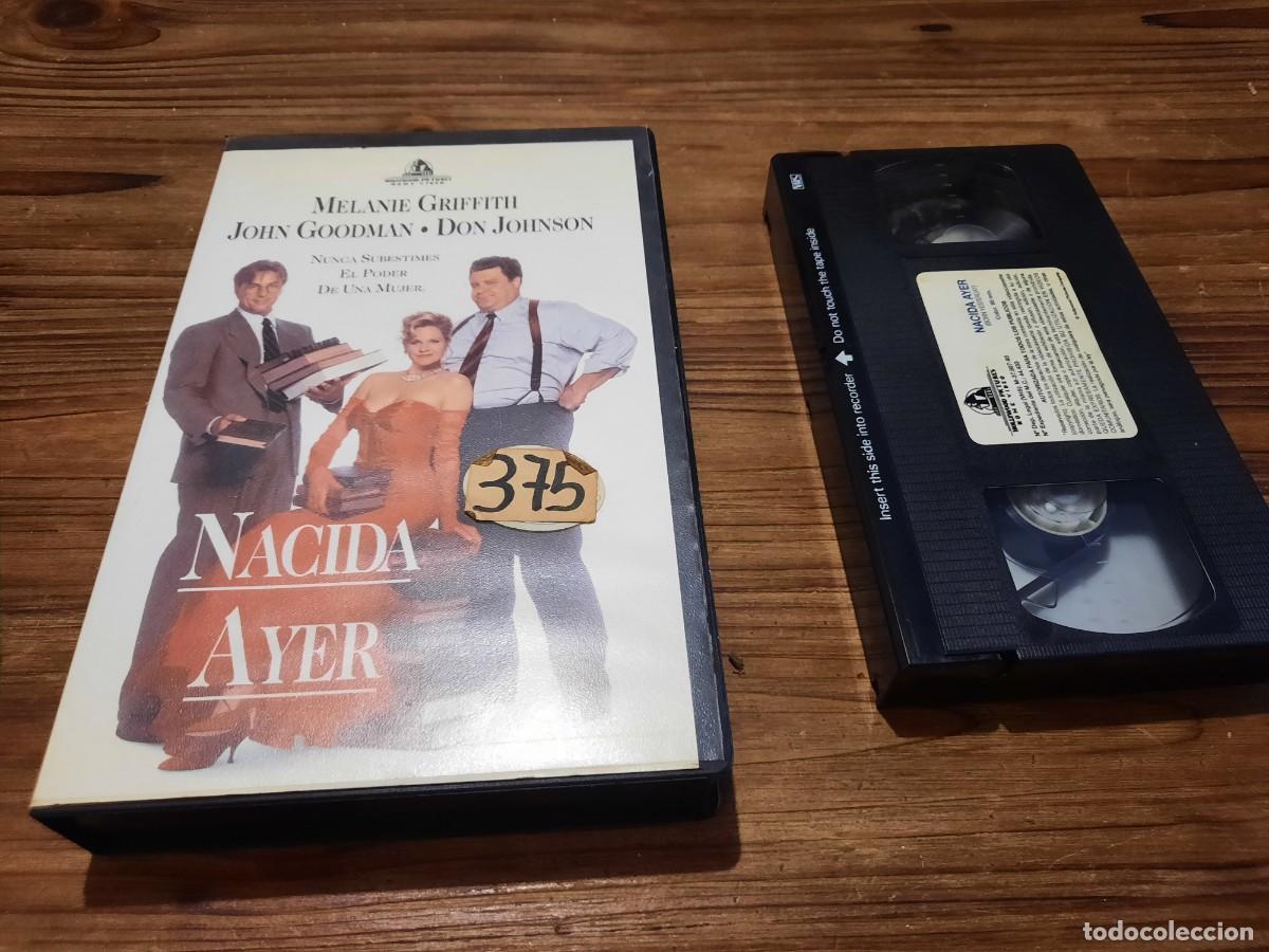 Cine: PELICULA VHS NACIDA AYER - Foto 1