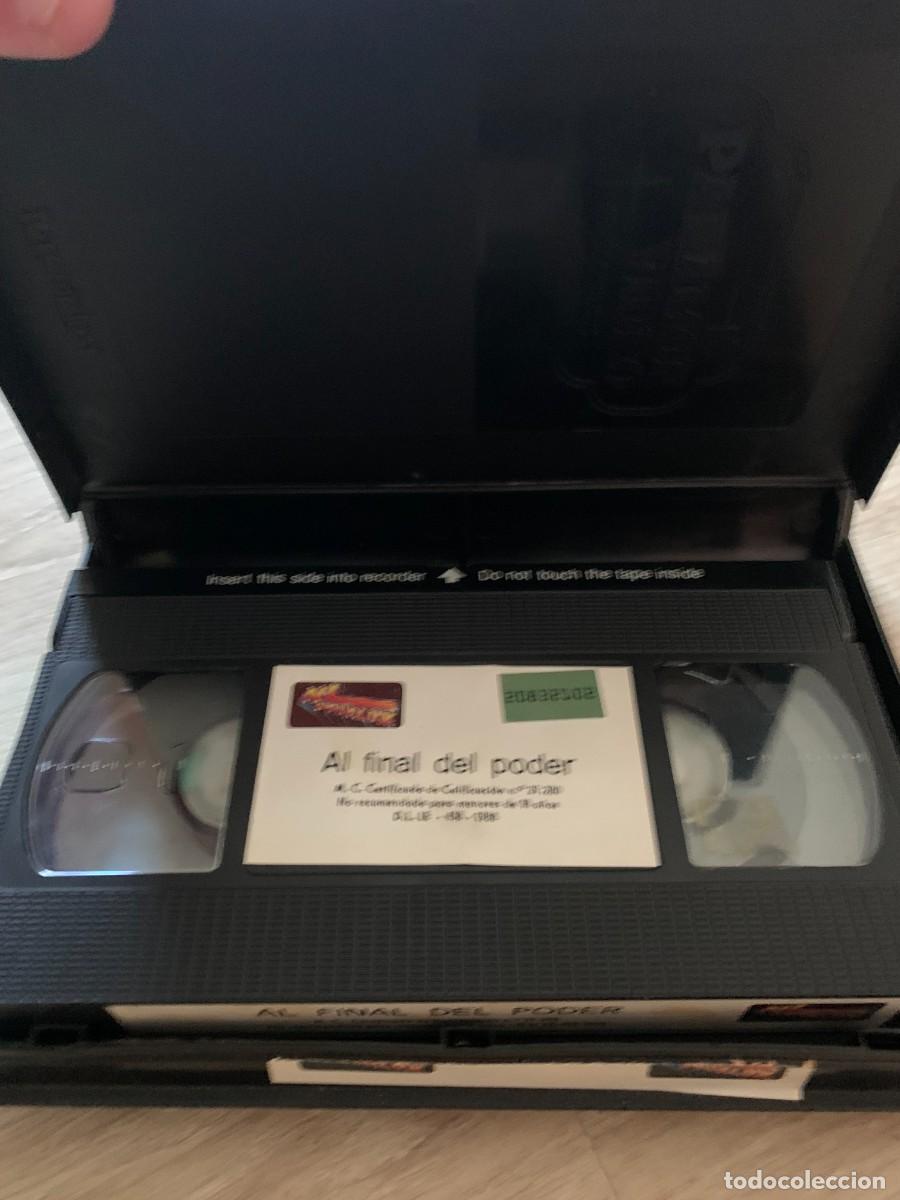 Cine: VHS. AL FINAL DEL PODER. ESTUCHE GRANDE. - Foto 2