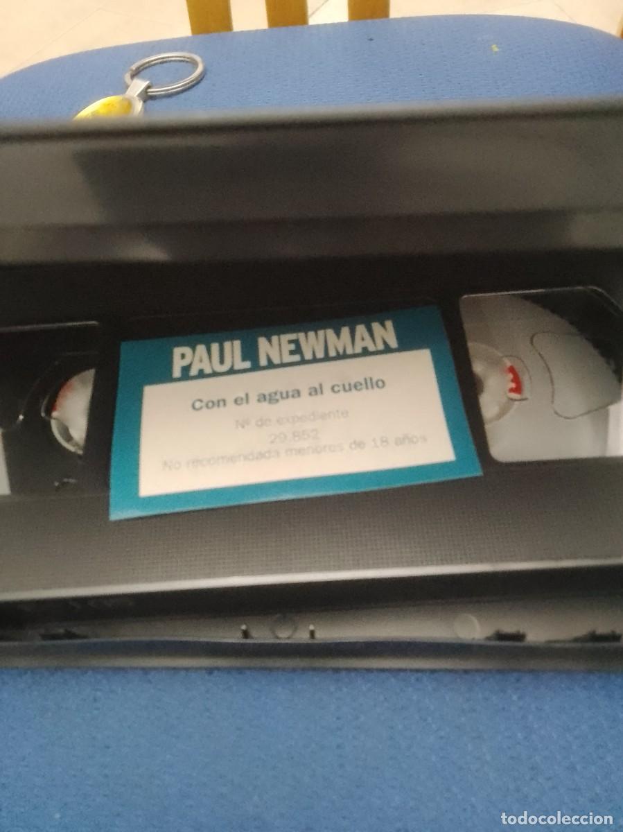 Cine: Con el agua al cuello VHS - Foto 2