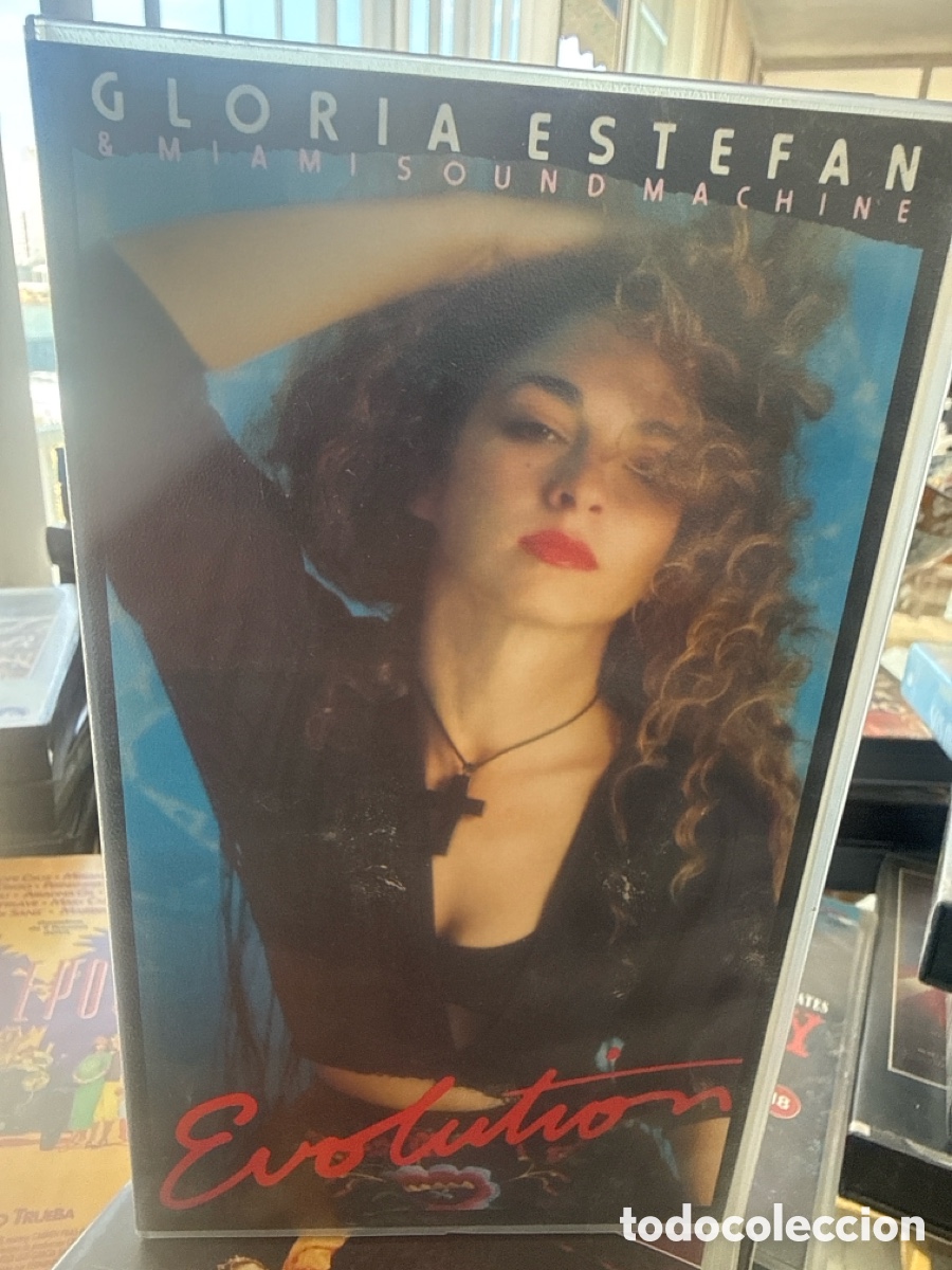 Cine: Gloria Estefan &ndash; Evolution (VHS Videoclips) - Foto 1