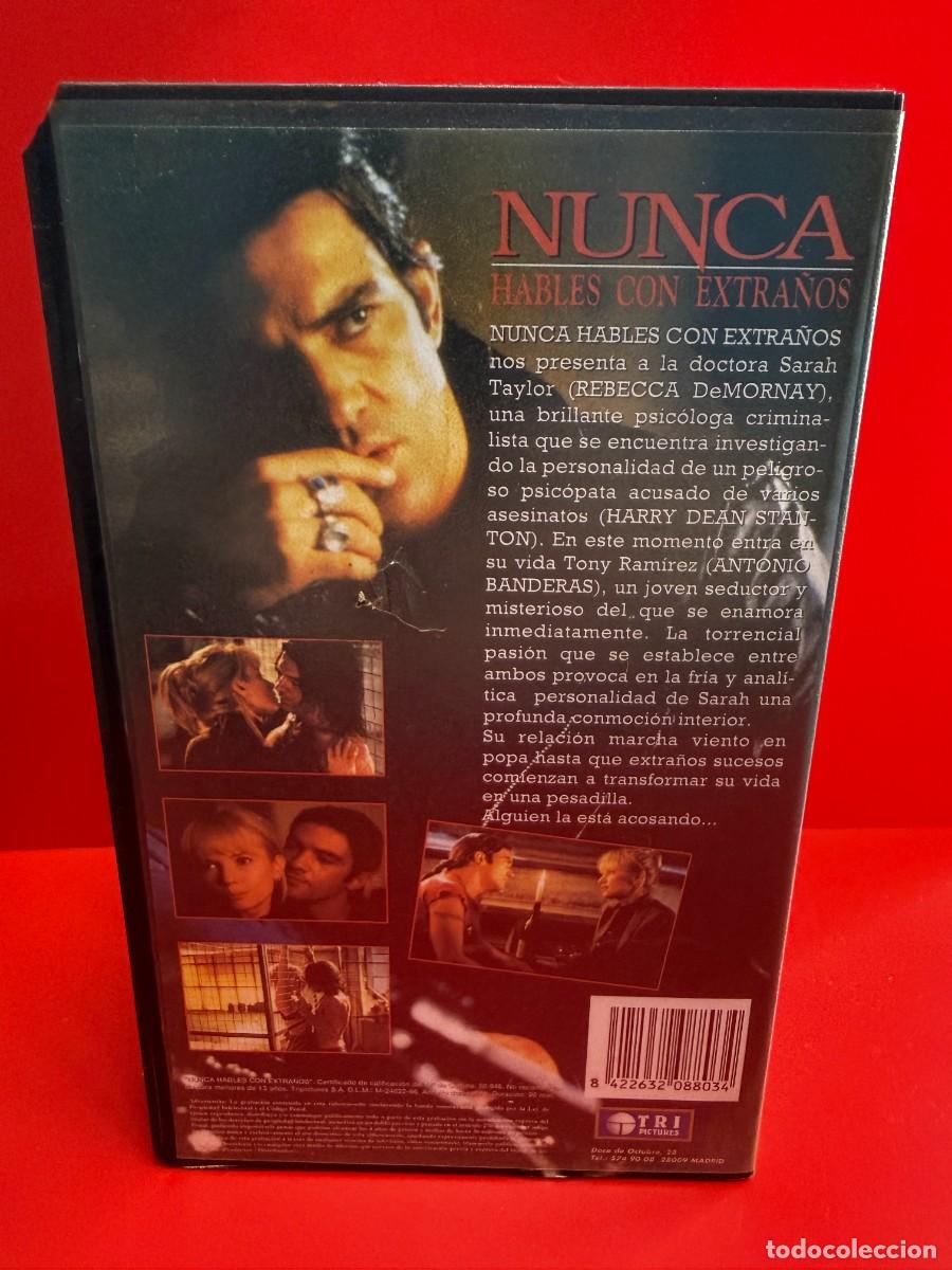 Cine: Nunca Hables Con Extra&ntilde;os (VHS) - Foto 2