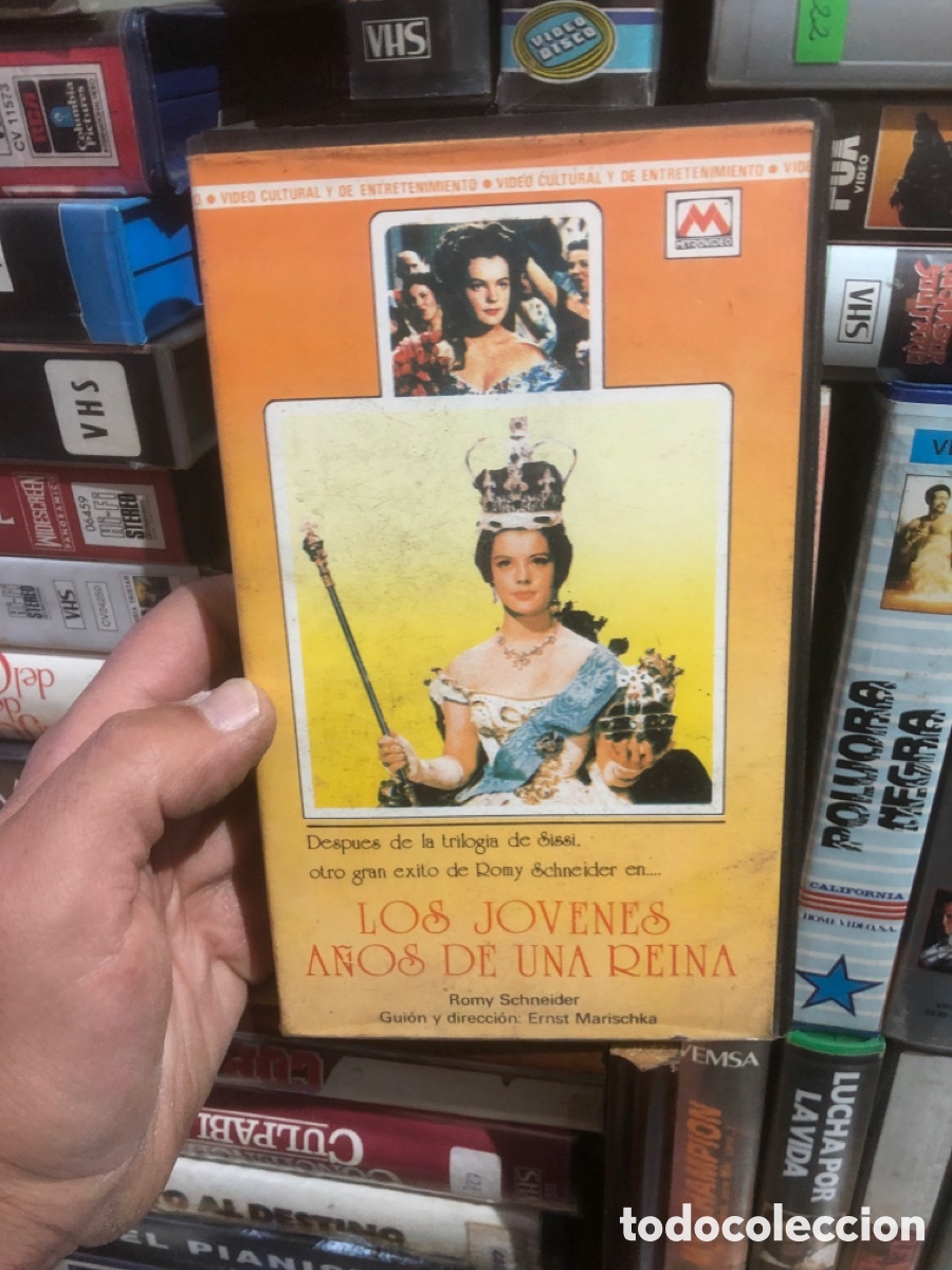 Cine: VHS LOS J&Oacute;VENES A&Ntilde;OS DE UNA REINA