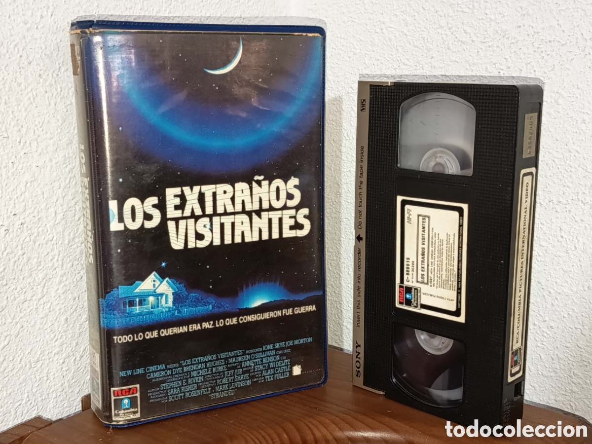 Cine: Los extra&ntilde;os visitantes. Pel&iacute;cula VHS