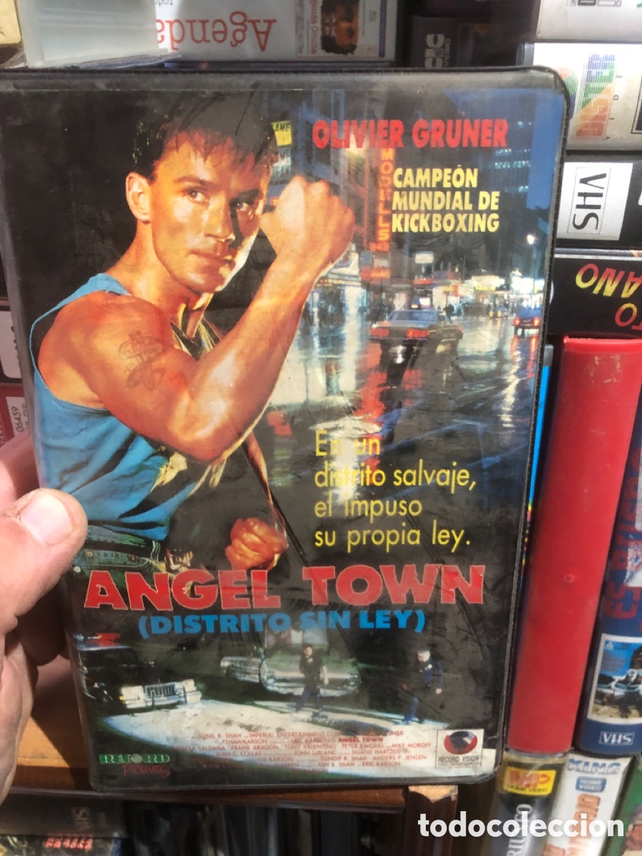 Cine: VHS V&Iacute;DEO CLUB &Aacute;NGEL TOWN
