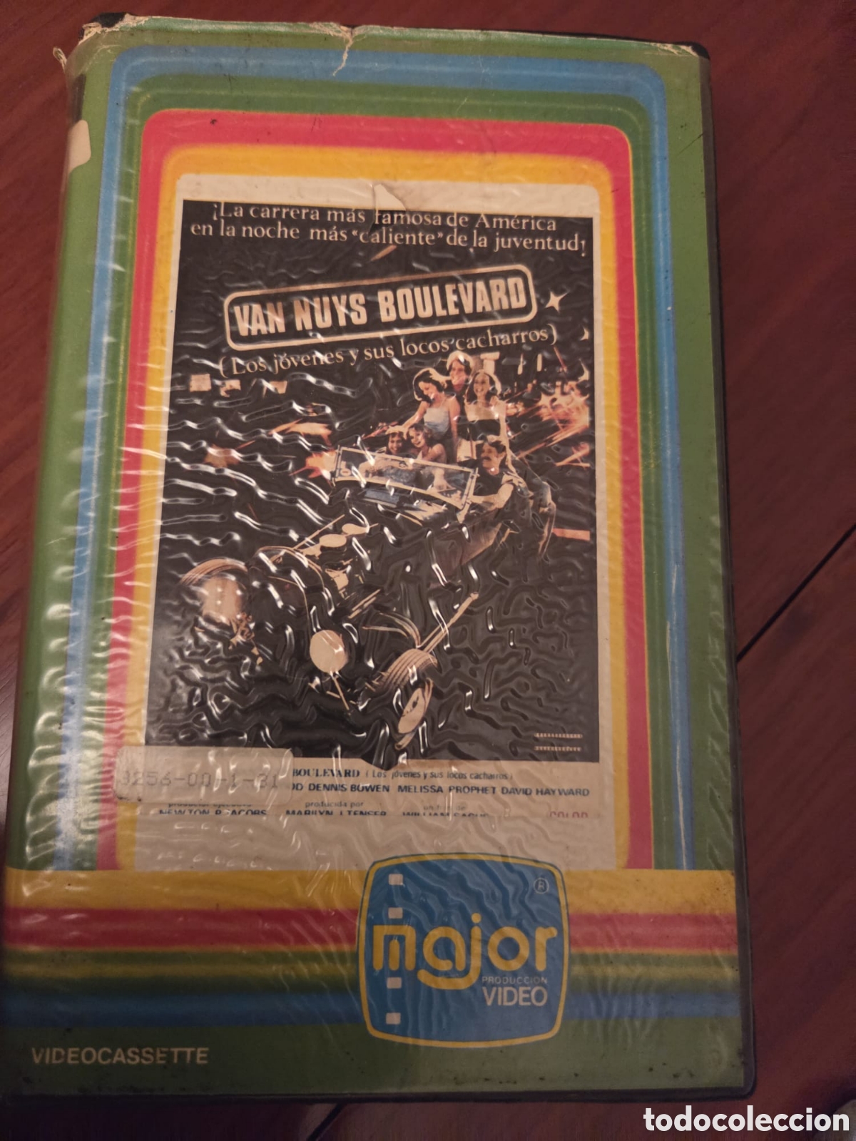 Cine: VHS Van Nuys Boulevard VHS Original Retro &ndash; Los J&oacute;venes y sus Locos Cacharros &ndash; Cine Cl&aacute;sico de Auto