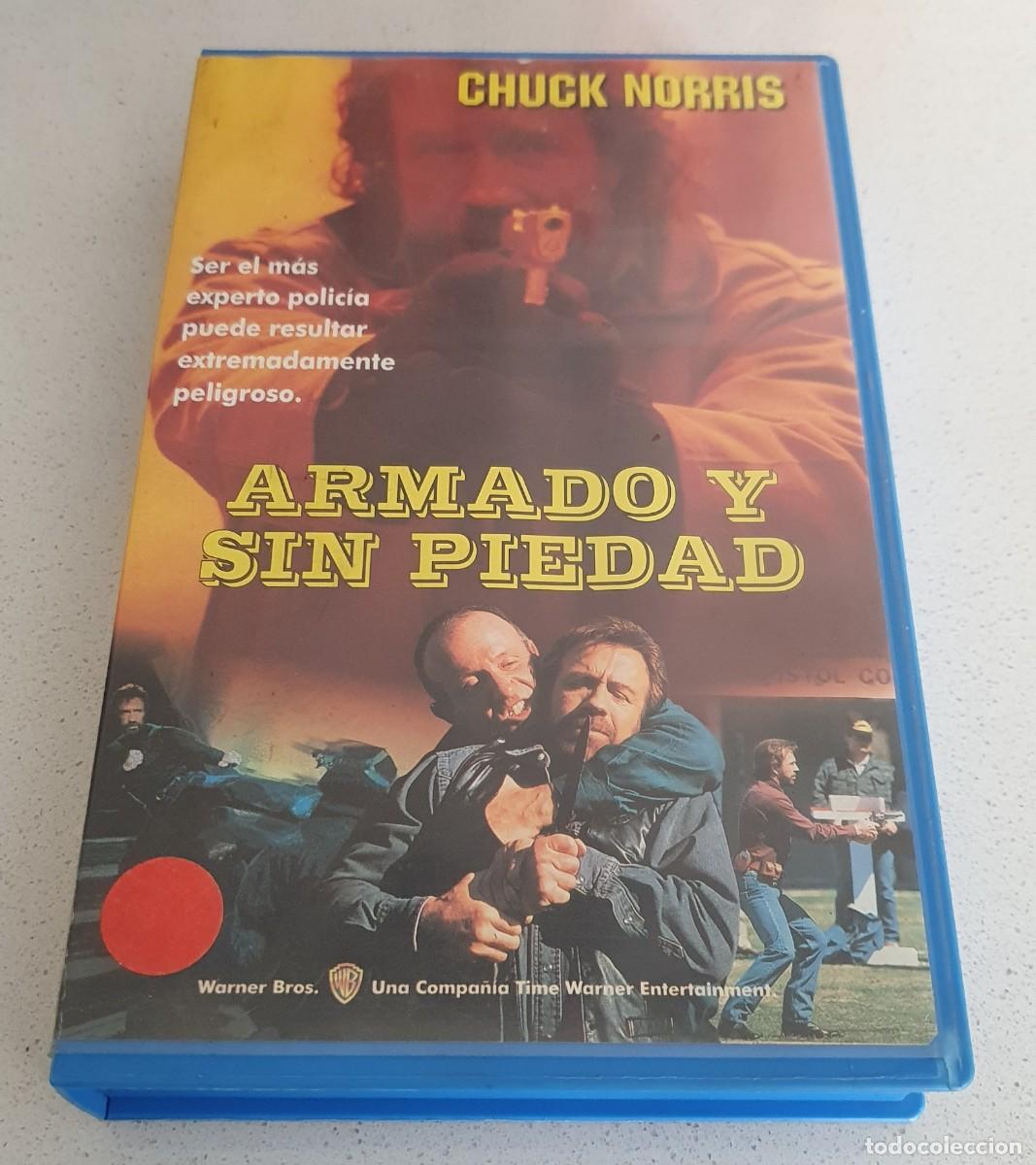 Cine: Pel&iacute;cula Vhs Armado y Sin Piedad. Chuck Norris. Warner Home Video 1995. Videoclub alquiler.