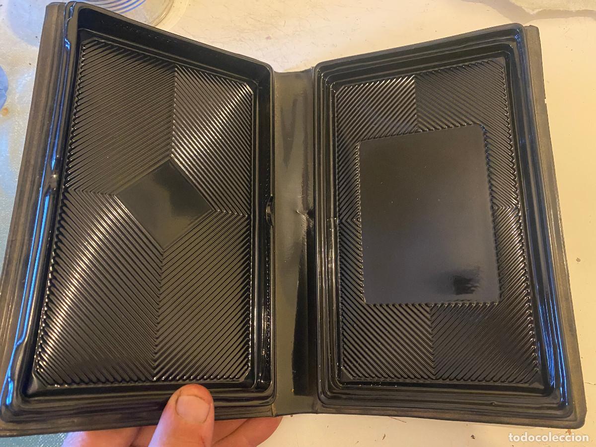 Cine: Caja para cinta VHS modelo interior acolchado. A&ntilde;os 80. Art&iacute;culo original. Buen estado.