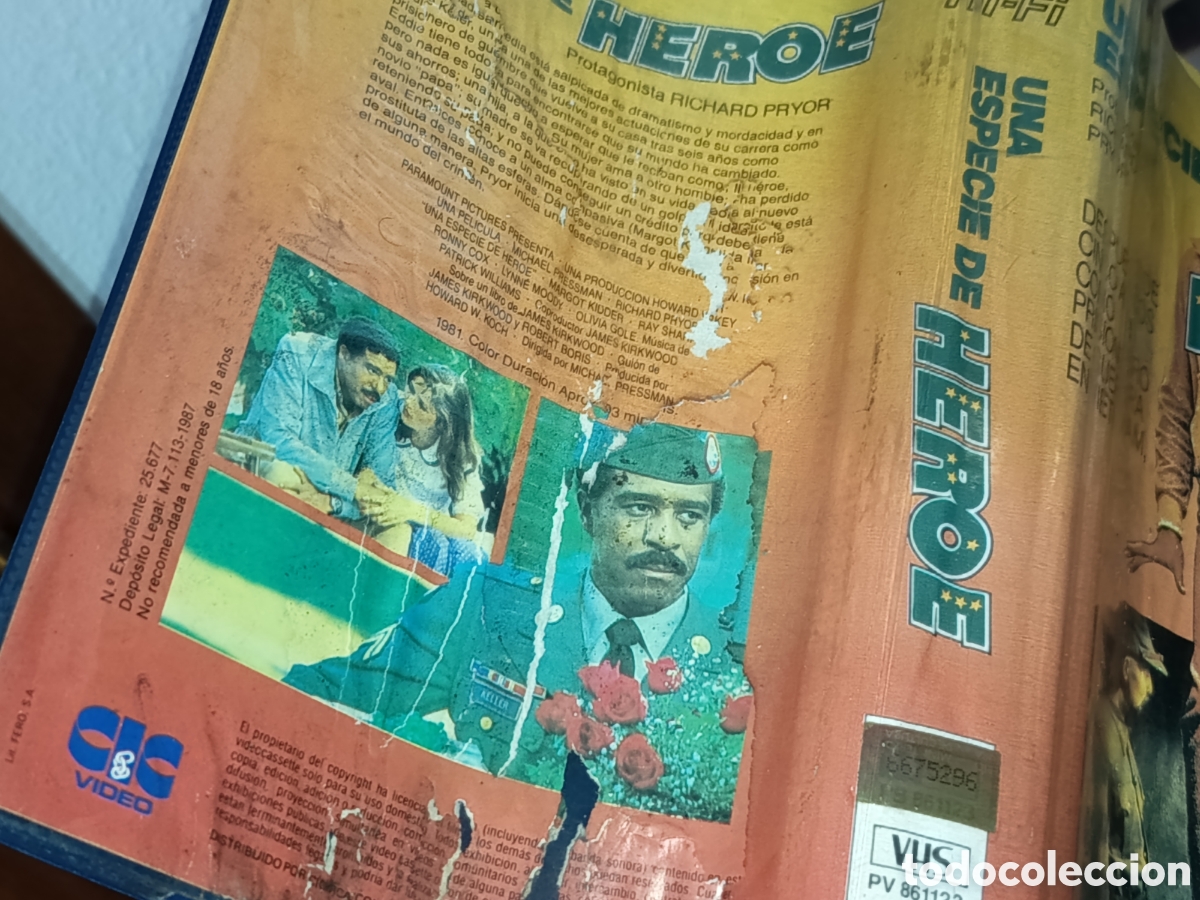 Cine: Una especie de h&eacute;roe. Pel&iacute;cula VHS - Foto 2