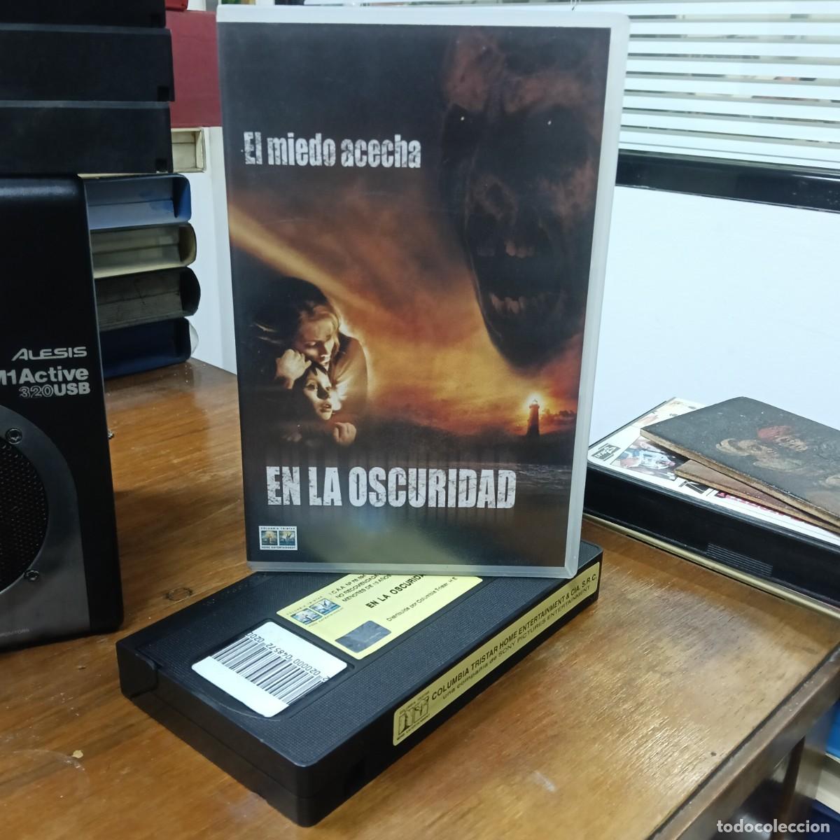 Cine: EN LA OSCURIDAD EL MIEDO ACECHA - JONATHAN LIEBESMAN - CHANEY KLEY, EMMA CAULFIELD - COLUMBIA 2003