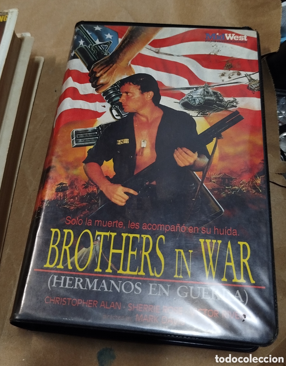 Cine: Hermanos en guerra (brothers in war). VHS.
