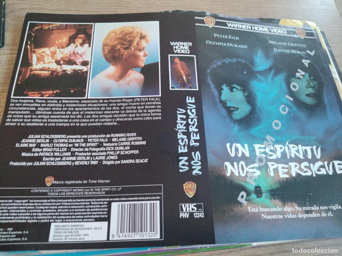 Cine: SOLO CARATULA VHS - UN ESPIRITU NOS PESIGUE
