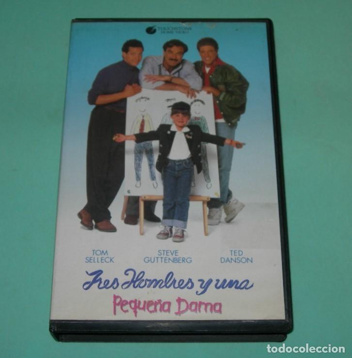Cine: PEL&Iacute;CULA VHS TRES HOMBRES Y UNA PEQUE&Ntilde;A DAMA - TOM SELLECK - STEVE GUTTENBERG -