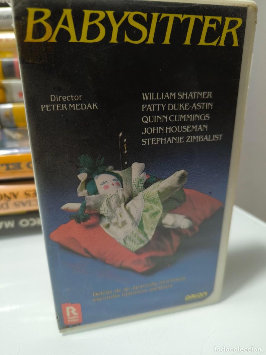 Cine: Babysitter VHS detr&aacute;s de su aparente...