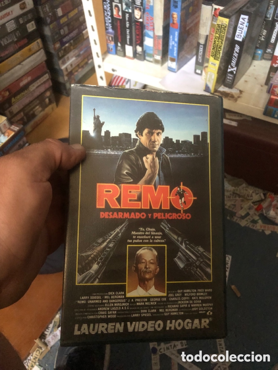 Cine: VHS V&Iacute;DEO CLUB REMO DESARMADO Y PELIGROSO