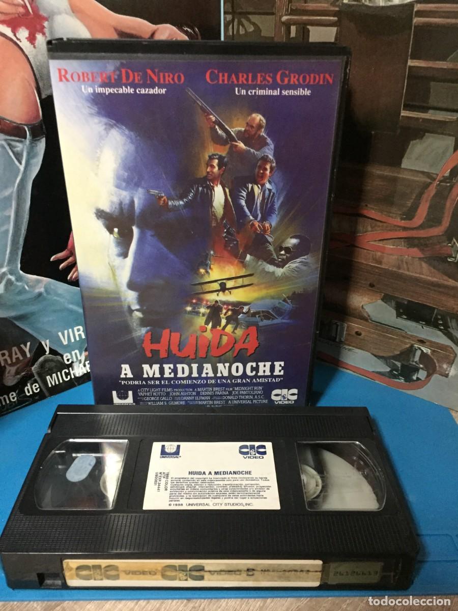 Cine: Vhs huida a media noche