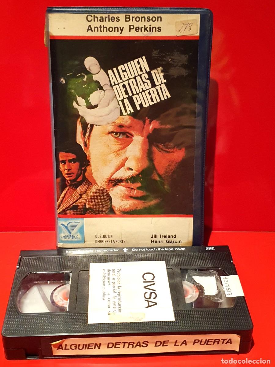 Cine: ALGUIEN DETR&Aacute;S DE LA PUERTA (1971) - CHARLES BRONSON
