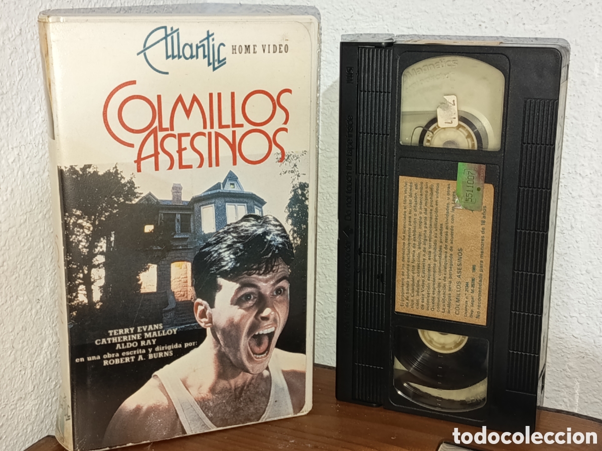 Cine: Colmillos asesinos. Pel&iacute;cula VHS