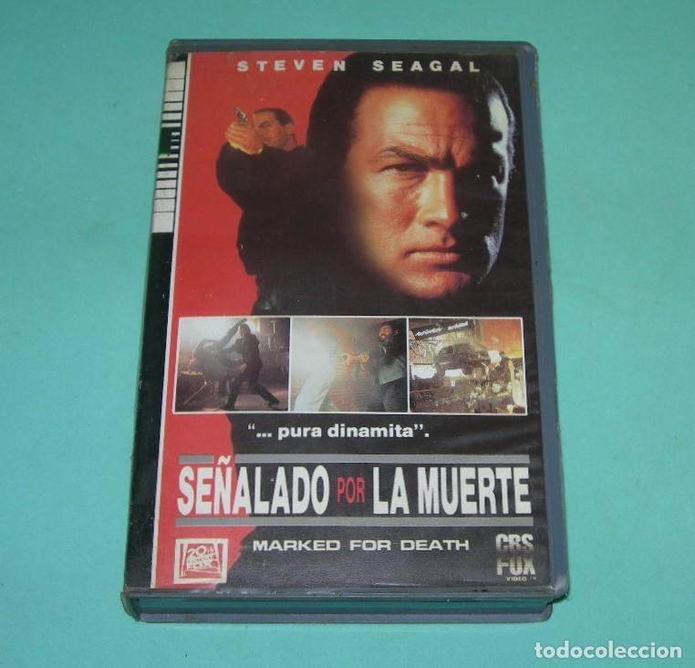 Cine: PEL&Iacute;CULA VHS SE&Ntilde;ALADO POR LA MUERTE - STEVEN SEAGAL - JOANNA PACULA -