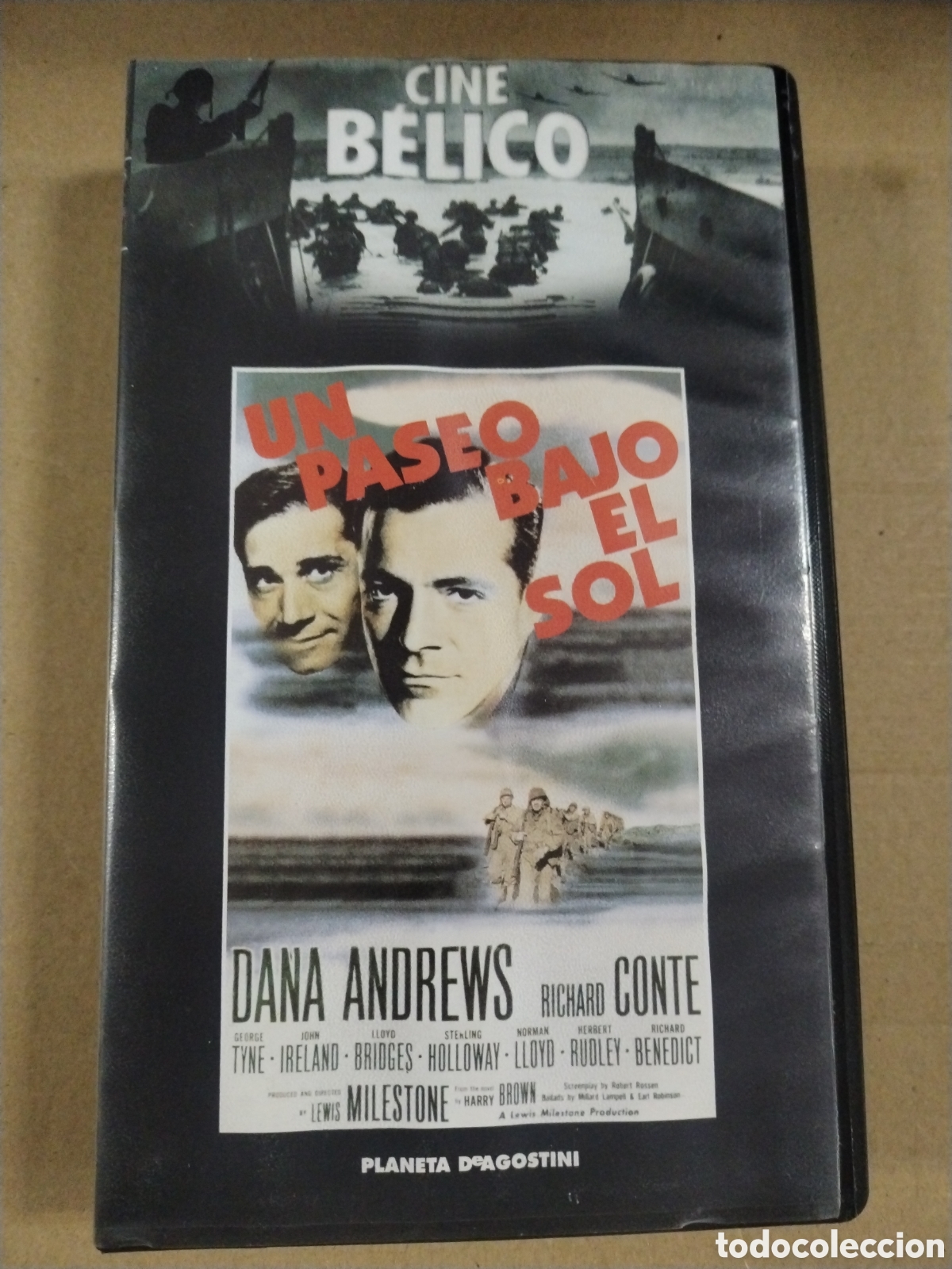 Cine: Un paseo bajo el sol. VHS.