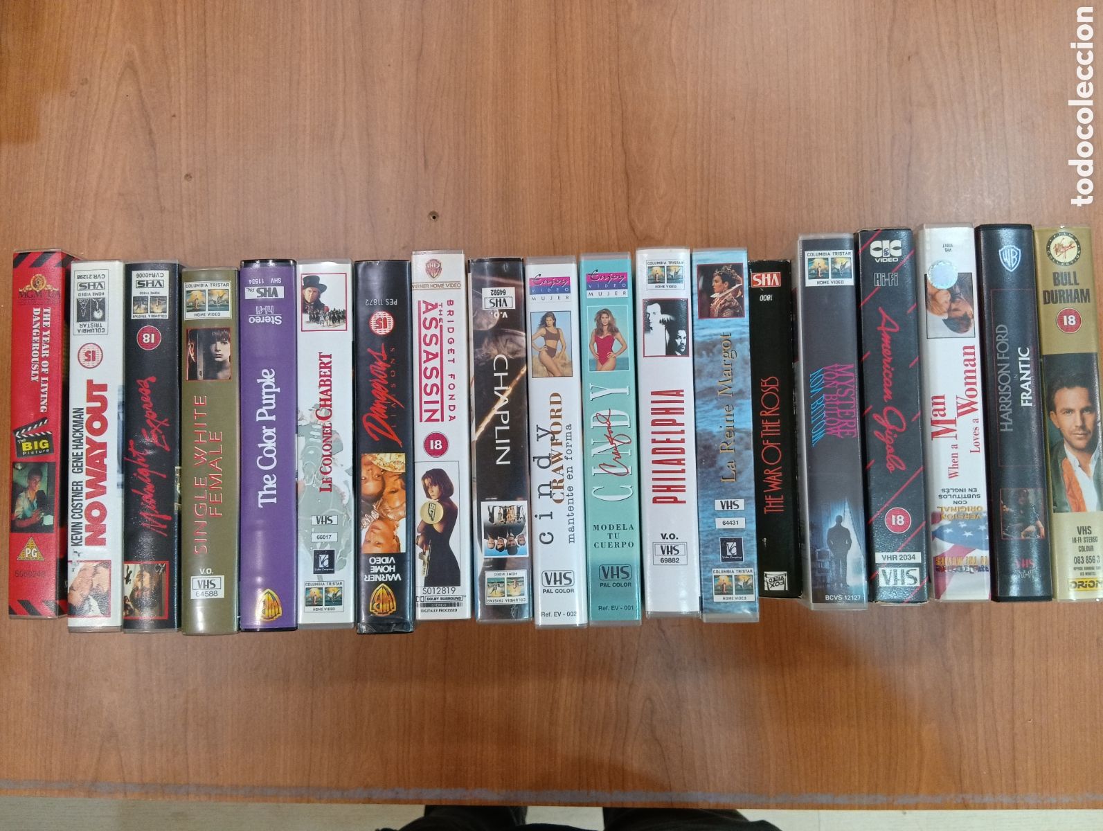 Cine: Lote 19 pel&iacute;culas VHS tem&aacute;ticas variadas.