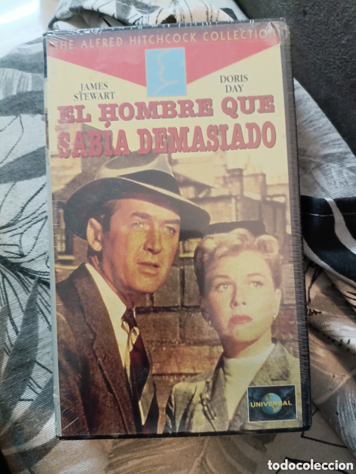 Cine: EL HOMBRE QUE SAB&Iacute;A DEMASIADO TOTALMENTE NUEVA PARA ESTRENAR CON PL&Aacute;STICOS [ VHS CAJA PEQUE&Ntilde;A ]