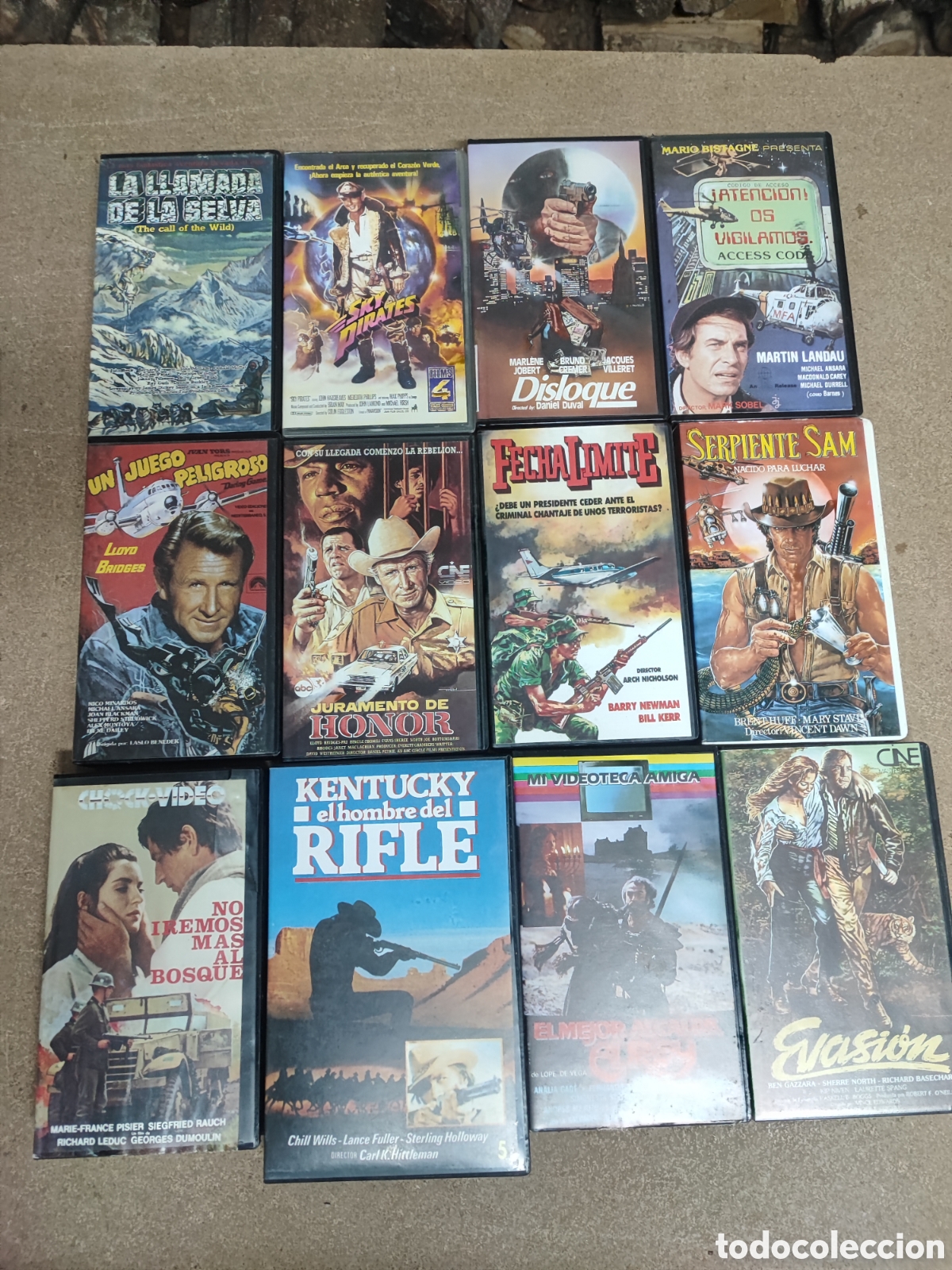 Cine: 12 pel&iacute;culas de video VHS.