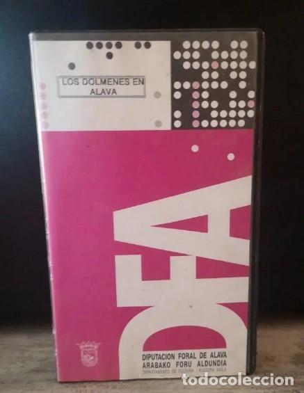 Cine: documental en formato v&iacute;deo VHS titulado &rdquo;Los d&oacute;lmenes en &Aacute;lava&rdquo;.