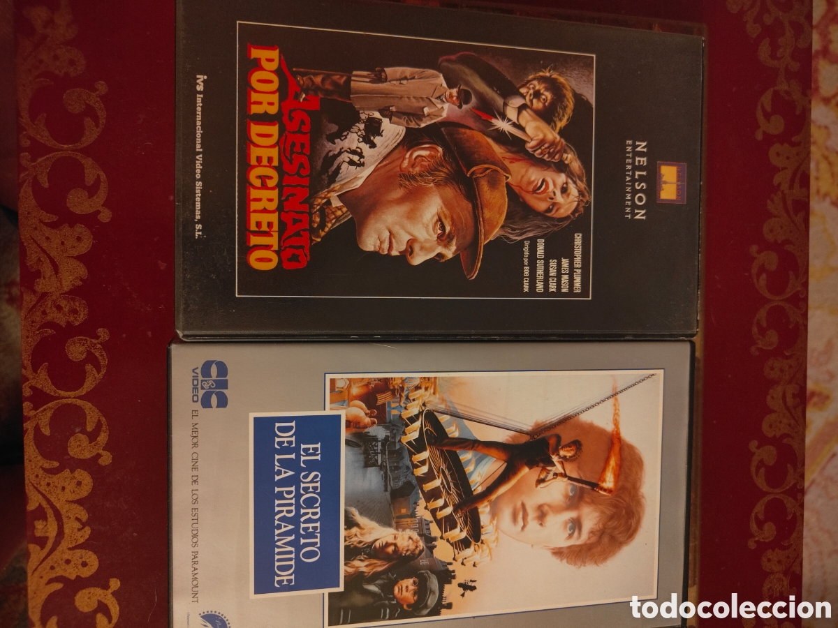 Cine: Lote 2 Pel&iacute;culas VHS Sherlock Holmes: El Secreto de la Pir&aacute;mide + Asesinato por Decreto