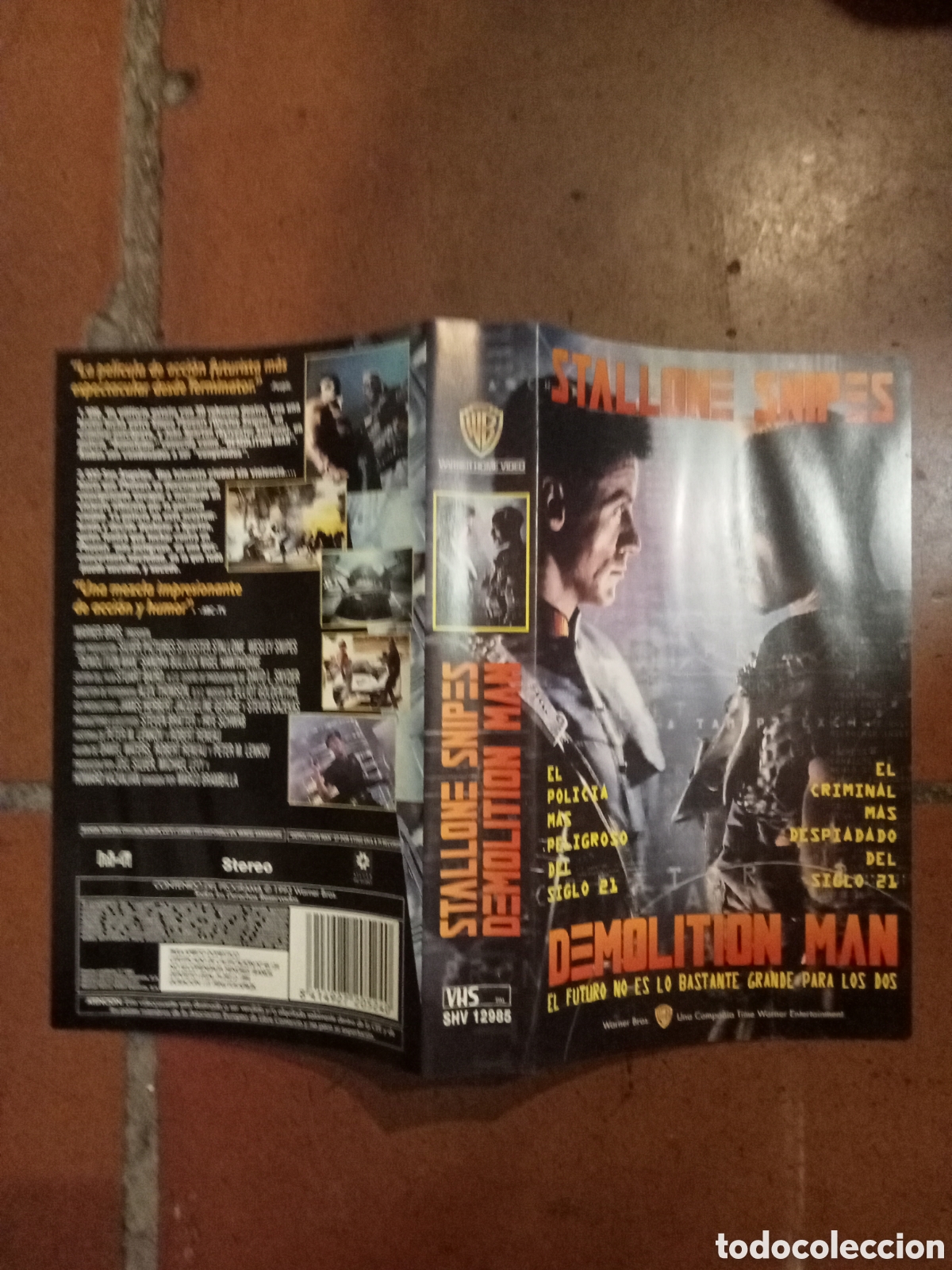 Cine: Car&aacute;tula VHS demolition man