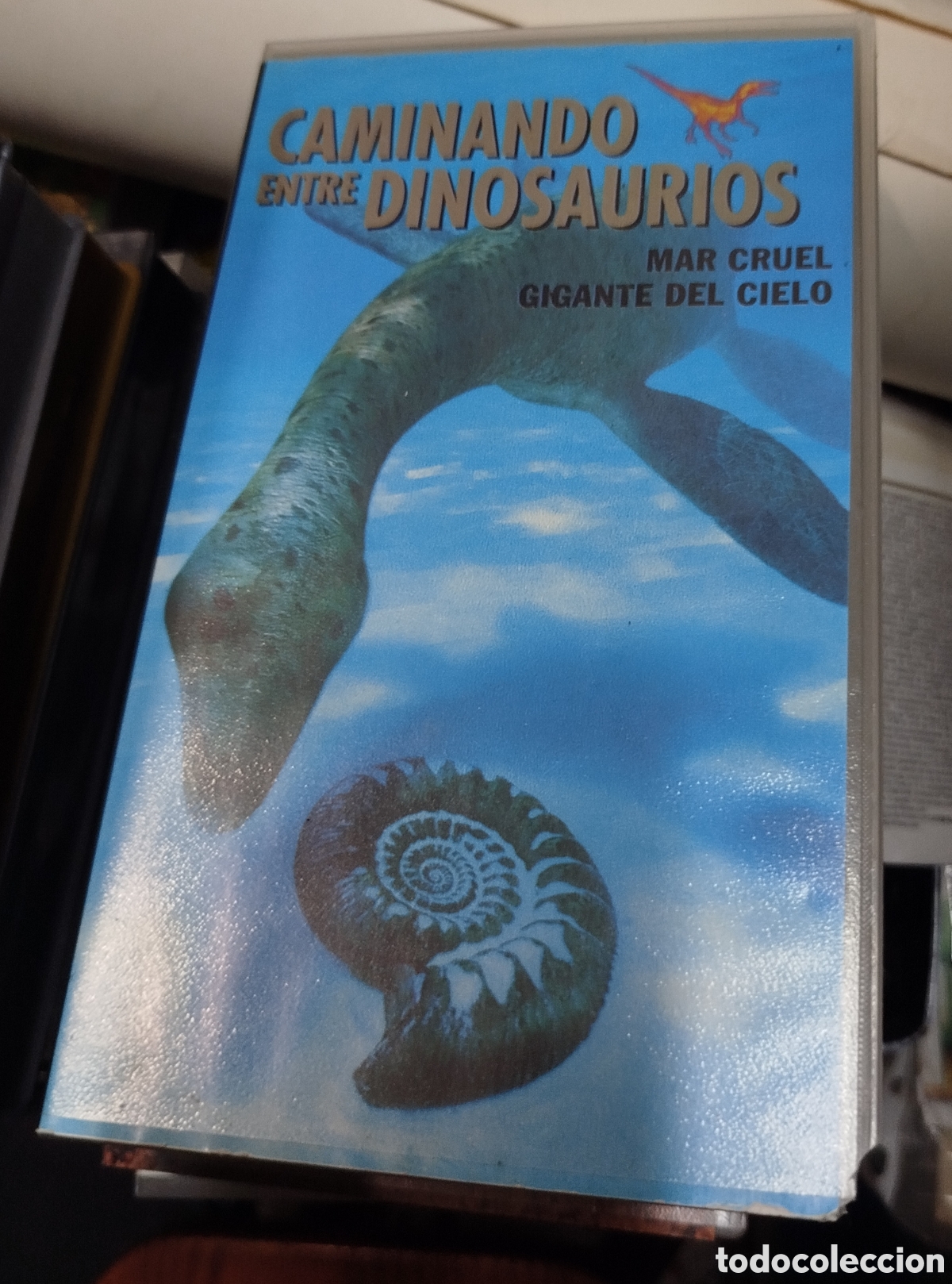 Cine: Caminando entre dinosaurios. Mar cruel. VHS