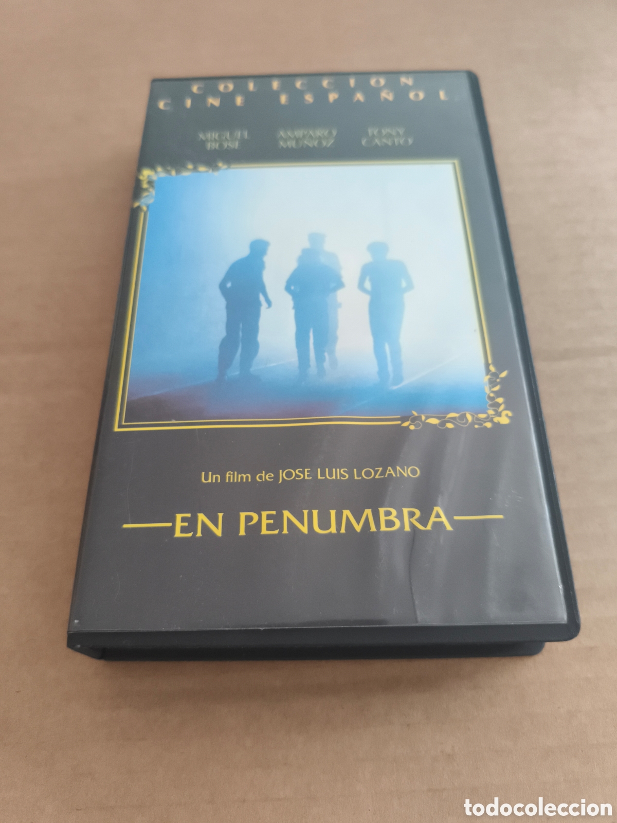 Cine: VHS EN PENUMBRA - DIRIGIDA POR JOSE LUIS LOZANO - MIGUEL BOSE AMPARO MU&Ntilde;OZ TONY CANTO - OSCURA CULTO