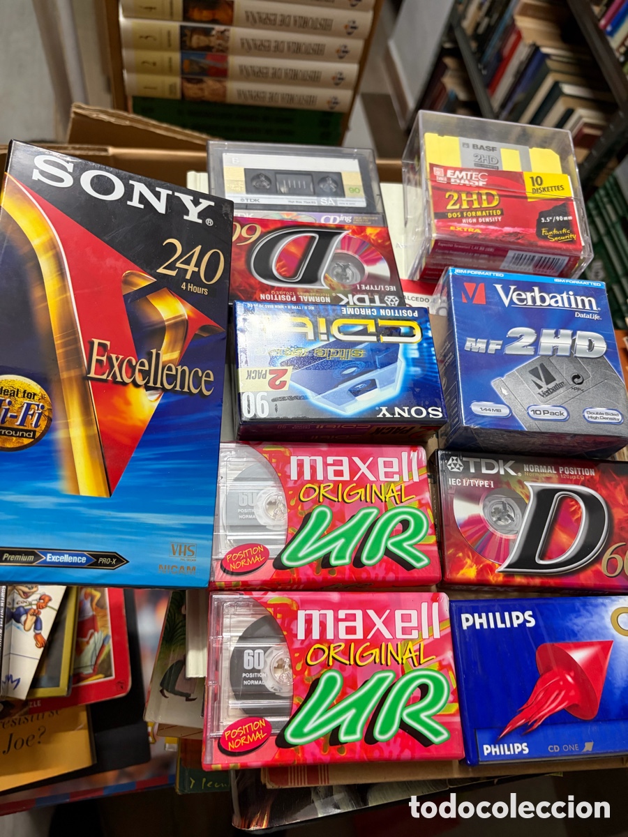Cinema: Lote de cintas, casetes, VHS y disquetes v&iacute;rgenes a estrenar