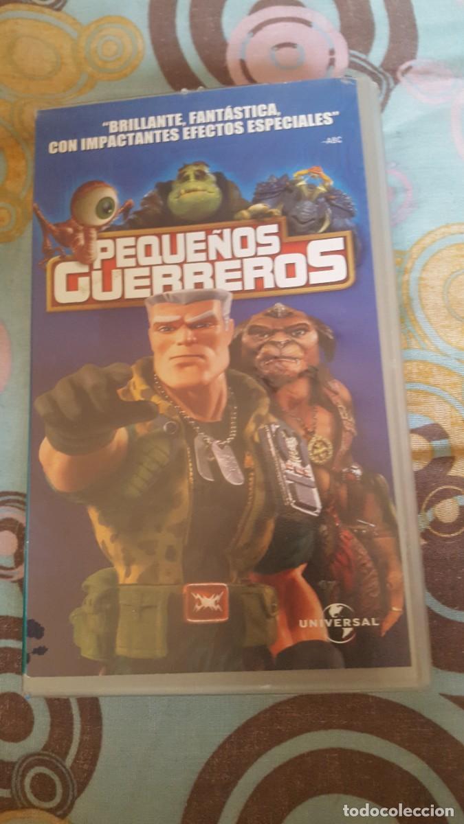 Cine: Cinta de v&iacute;deo VHS original, pel&iacute;cula Peque&ntilde;os Guerreros.
