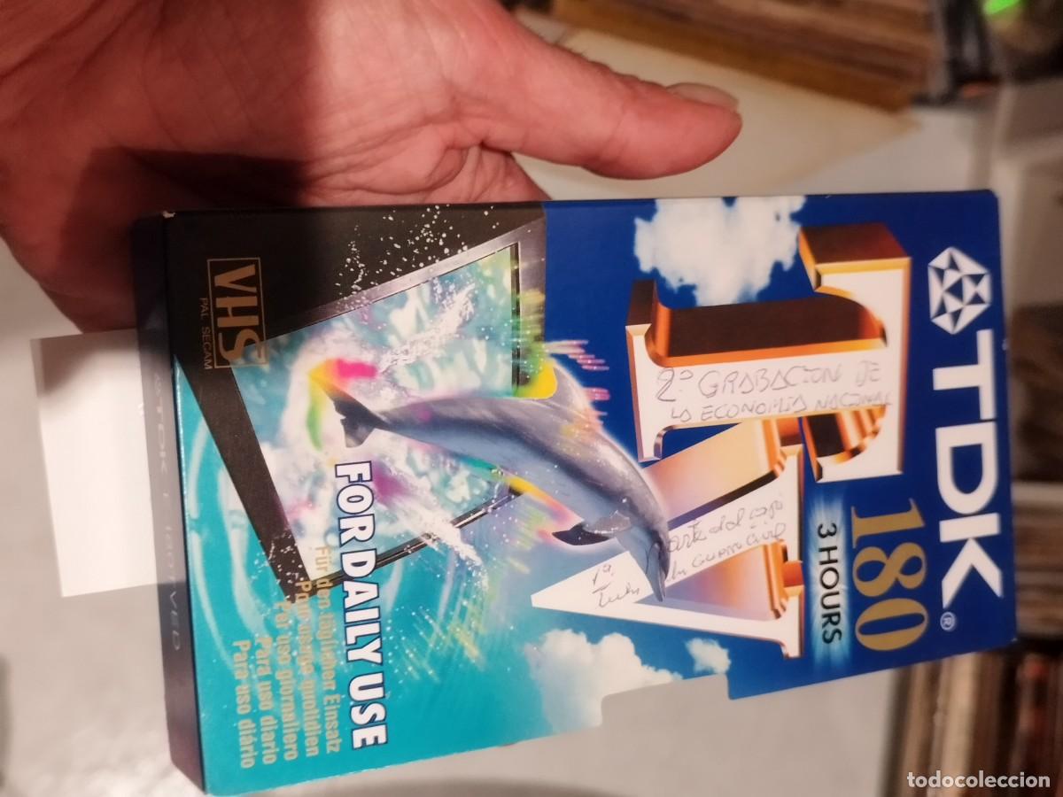 Cine: Cinta VHS grabada de TV - Econom&iacute;a y guerra civil.