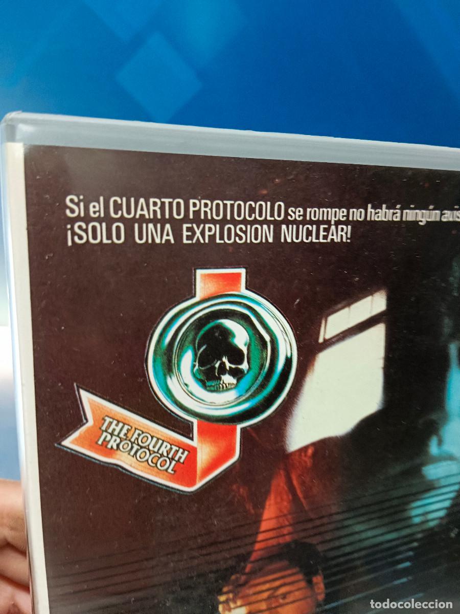 Cine: 2 VHS: El Cuarto Protocolo + La Sombra del Delator - Foto 3