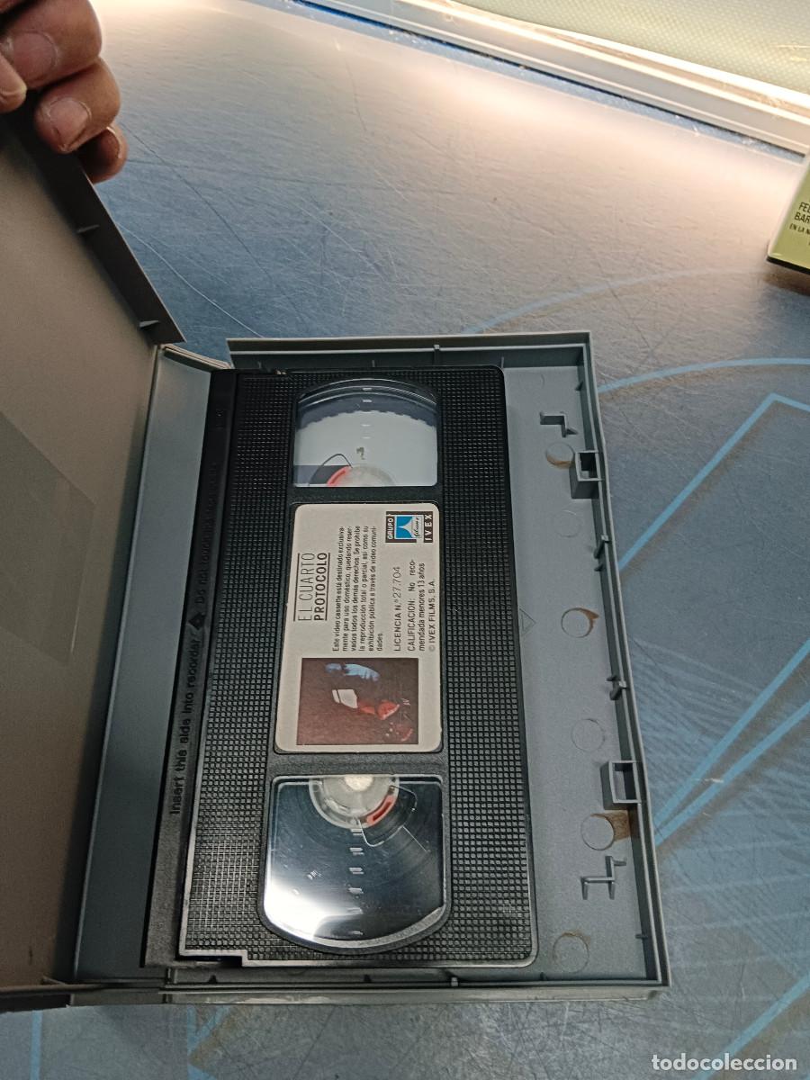 Cine: 2 VHS: El Cuarto Protocolo + La Sombra del Delator - Foto 5