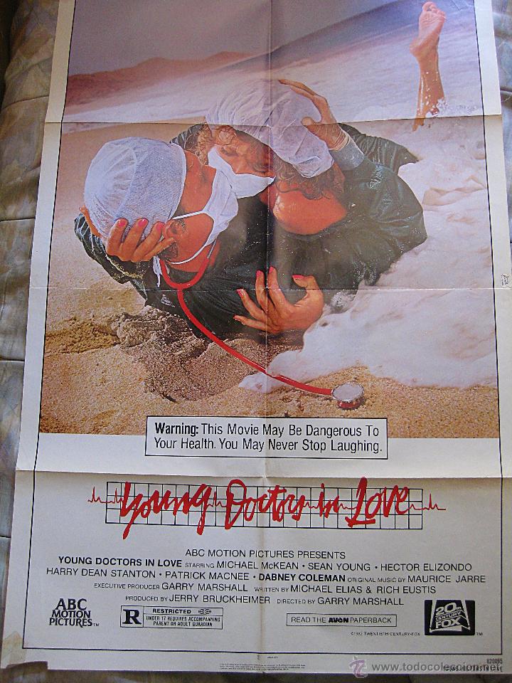 Cinema: Los locos del bistur&iacute;  cartel original Estados Unidos Young doctors in love Sean Young M. McKean