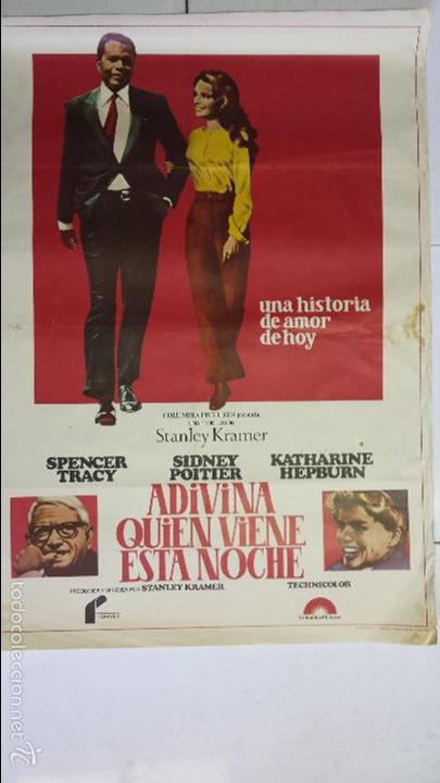 Cinema: ANTIGUO CARTEL DE CINE 70 X 100 CM. ADIVINA QUIEN VIENE ESTA NOCHE - 1976