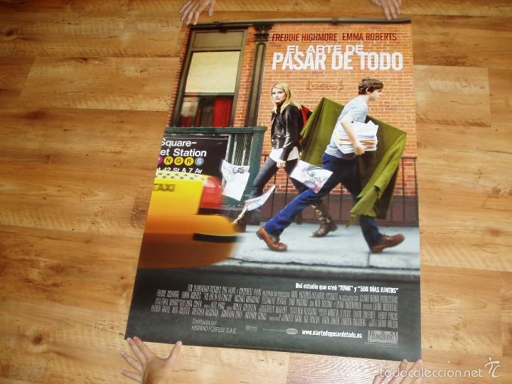 Kino: POSTER O CARTEL DE CINE. EL ARTE DE PASAR DE TODO. MUY BUEN ESTADO.