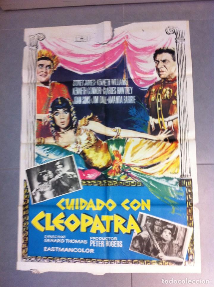 Cine: CARTEL DE CINE 70X100 CUIDADO CON CLEOPATRA CON SIONEY JAMES Y KENNETH WILLIAMS DIR. GERARD THOMAS