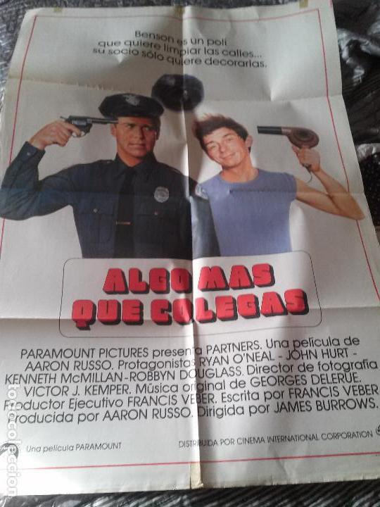 Cin&eacute;ma: ALGO M&Aacute;S QUE COLEGAS.  POSTER CARTEL ORIGINAL DE ESTA PEL&Iacute;CULA. 70 X 100. DOBLADO