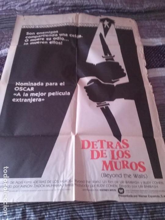 Kino: DETR&Aacute;S DE LOS MUROS.  CARTEL POSTER. 70 X 100. VARIOS DEFECTOS. DOBLADO. RARO