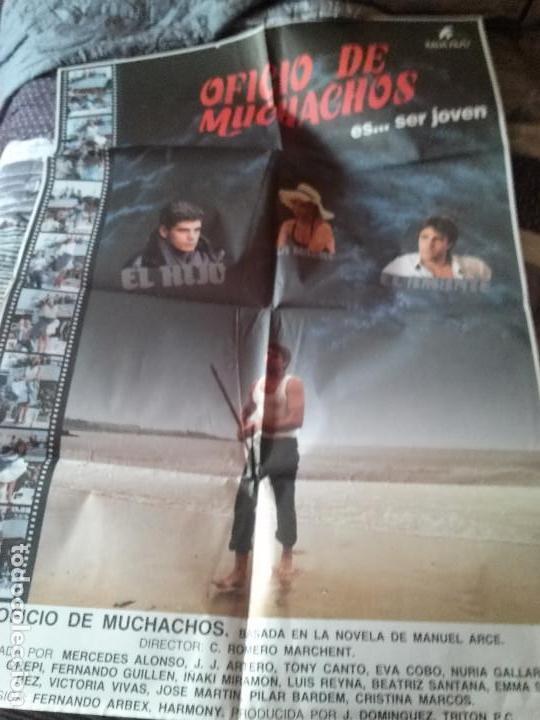 Cinema: OFICIO DE MUCHACHOS.  CARTEL. POSTER. ORIGINAL. 70 X 100. BUEN ESTADO