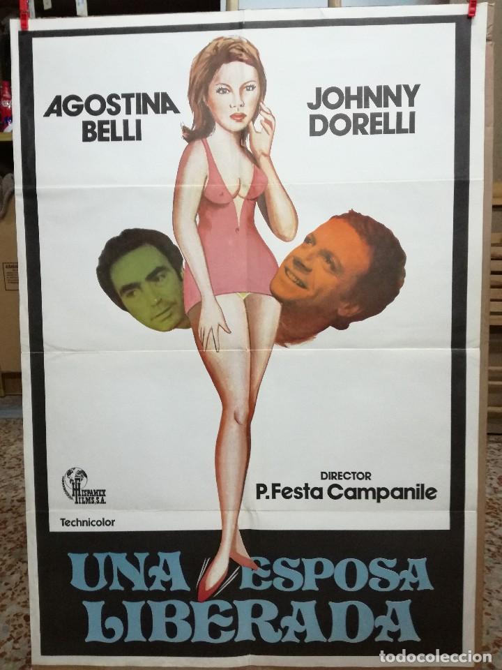 Cinema: UNA ESPOSA LIBERADA AGOSTINA BELLI JOHNNY DORELLI POSTER ORIGINAL 70X100