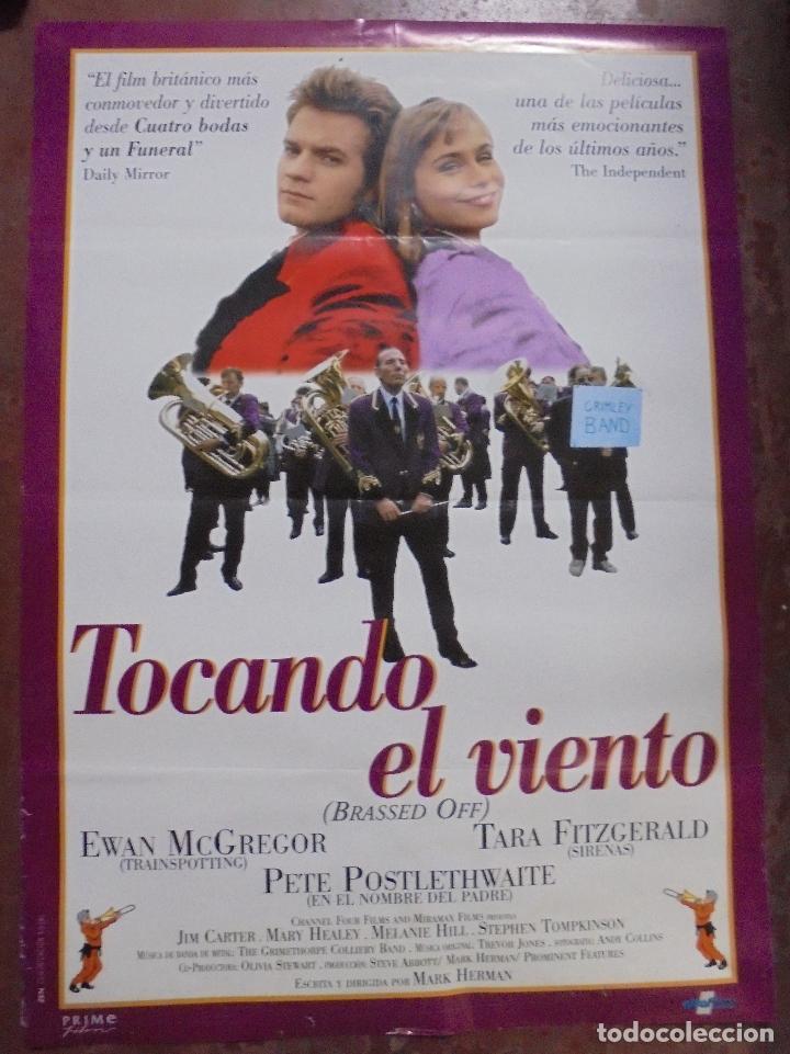 Kino: CARTEL ORIGINAL DE CINE. TOCANDO EL VIENTO. 96X68 CM